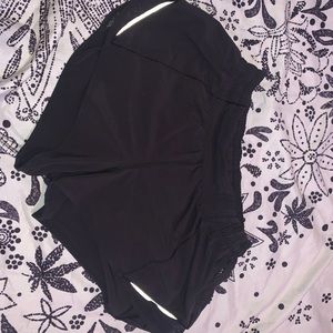 lululemon hotty hot 2.5 shorts